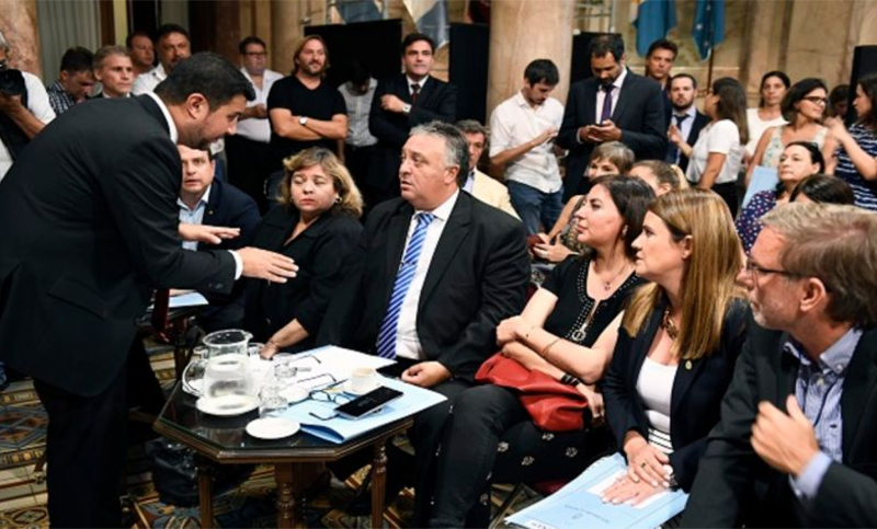 Rechazan DNU que privatizó frecuencias de Arsat y eliminó la Secretaría de Deportes