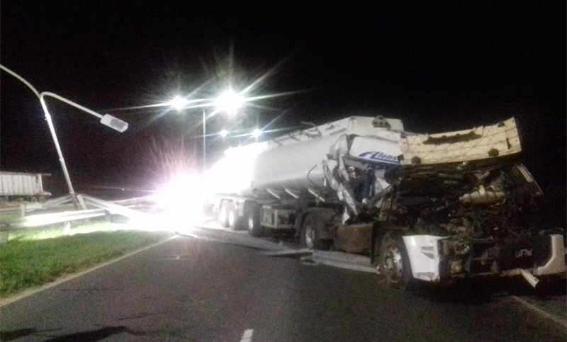 Un herido tras choque de camiones en la autopista Rosario-Santa Fe