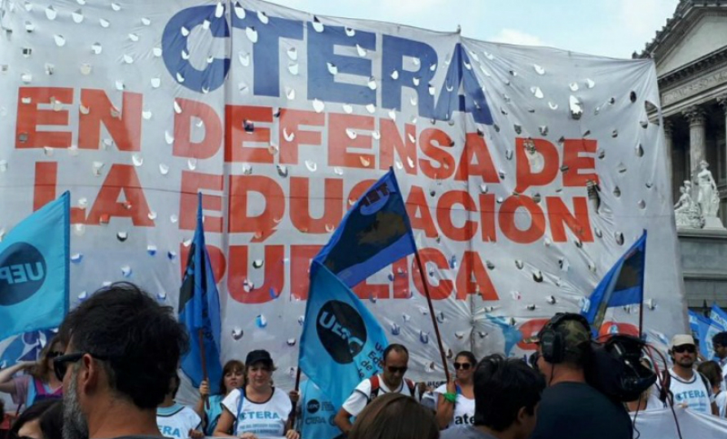 El salario mínimo docente aumentará a 15 mil pesos