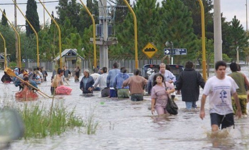 Dos exfuncionarios de Reutemann fueron condenados por las inundaciones de 2003