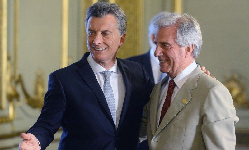 Macri se reúne con Tabaré Vázquez en Uruguay, con Venezuela como principal asunto
