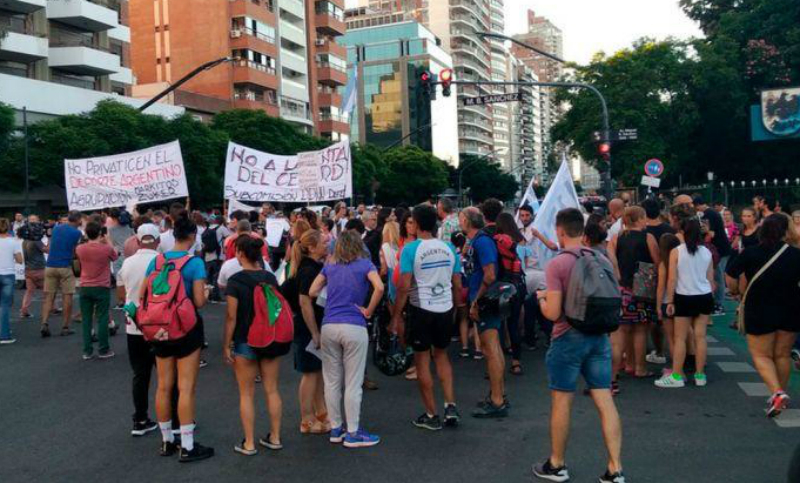Banderazo en el Congreso en defensa del Cenard
