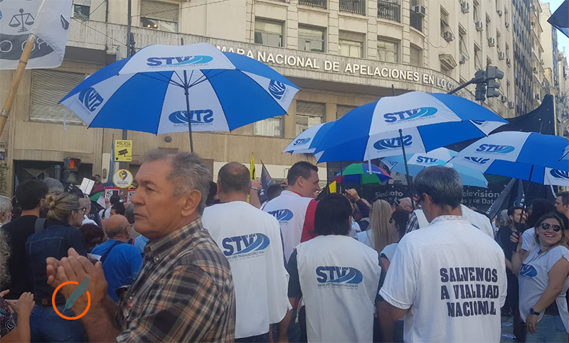 Trabajadores de C5N marchan en contra del fallo judicial que les impide cobrar los sueldos