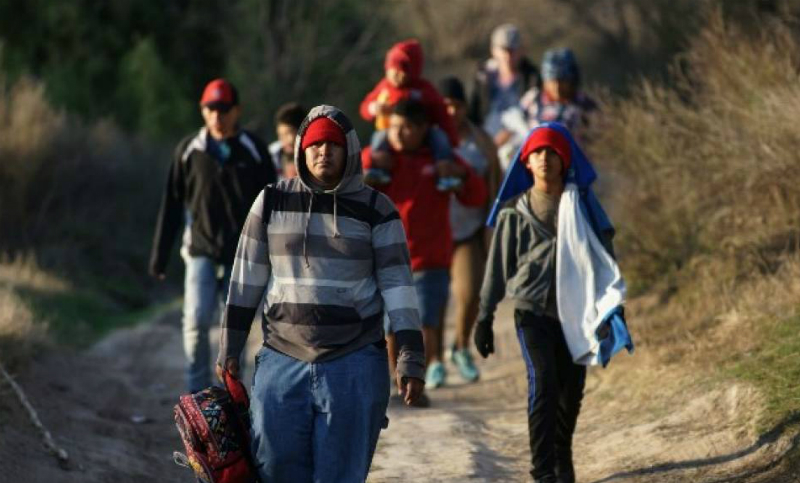 México frena el paso de 200 migrantes centroamericanos