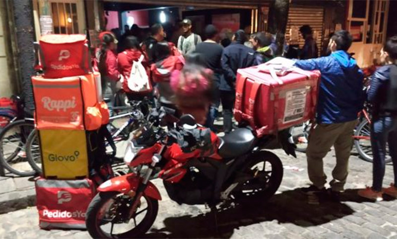 El gremio de Motoqueros ocuparon el centro de logística por los 450 despidos de Pedidos Ya