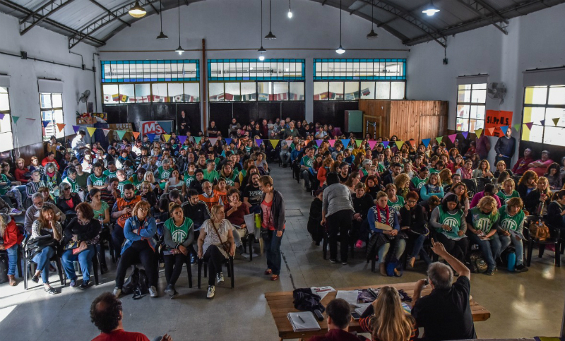 Docentes lanzan cese de actividades para el jueves de la semana que viene