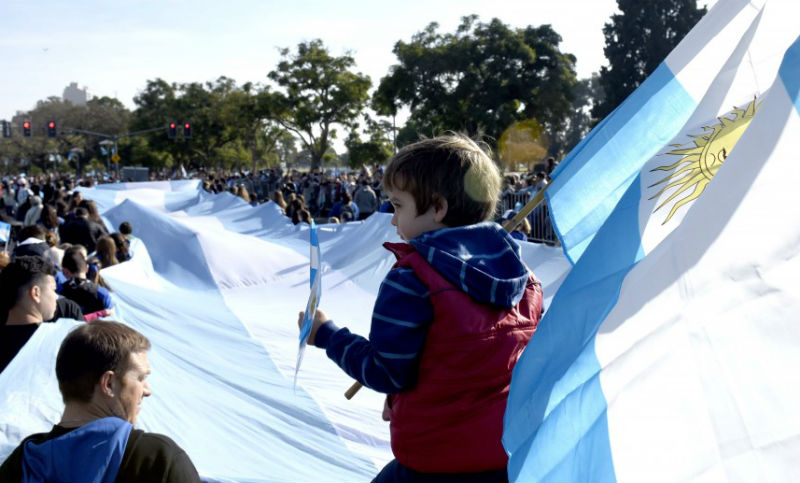 Para celebrar la bandera con música y ver el cielo como lo hizo su creador