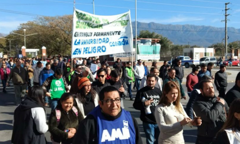 Universitarios de La Rioja anunciaron un paro el 6 y 7 de marzo