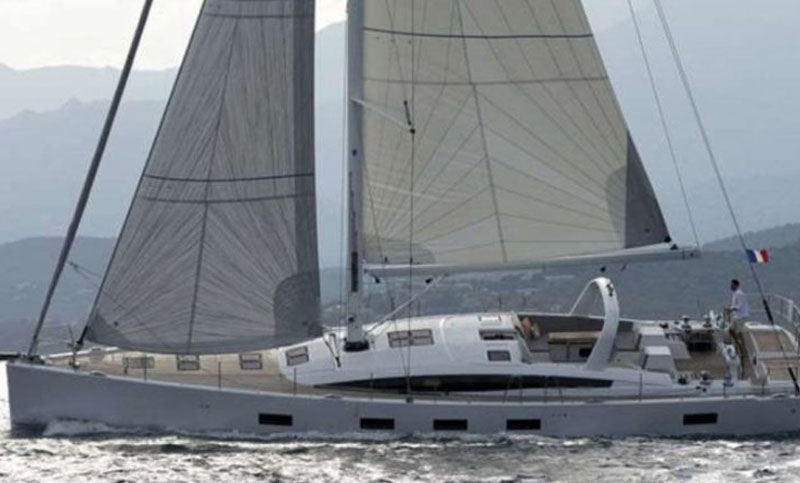 Dos desaparecidos tras volcar un velero francés en Mar Argentino