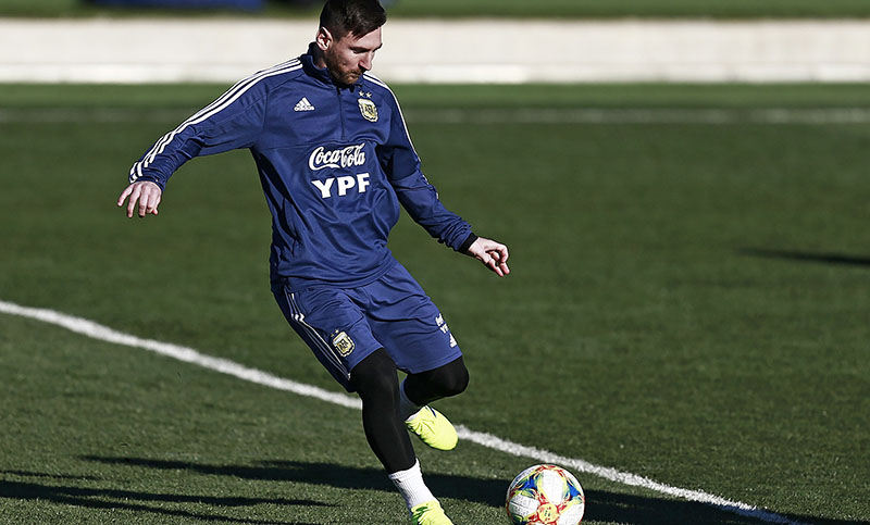 Argentina juega con Venezuela un amistoso y Messi vuelve a su primer amor