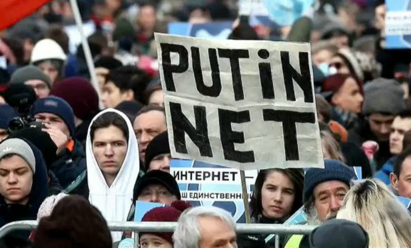 Masiva protesta contra un proyecto para desconectar a Rusia de internet
