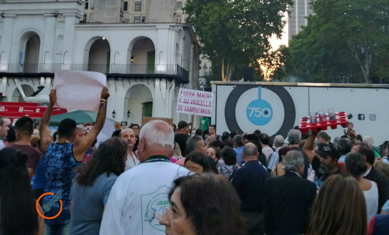 Cacerolazo y Ruidazo en Plaza de Mayo contra el aumento de las tarifas