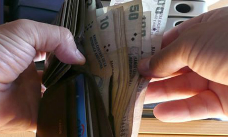 El salario mínimo cayó un 21% en el último año