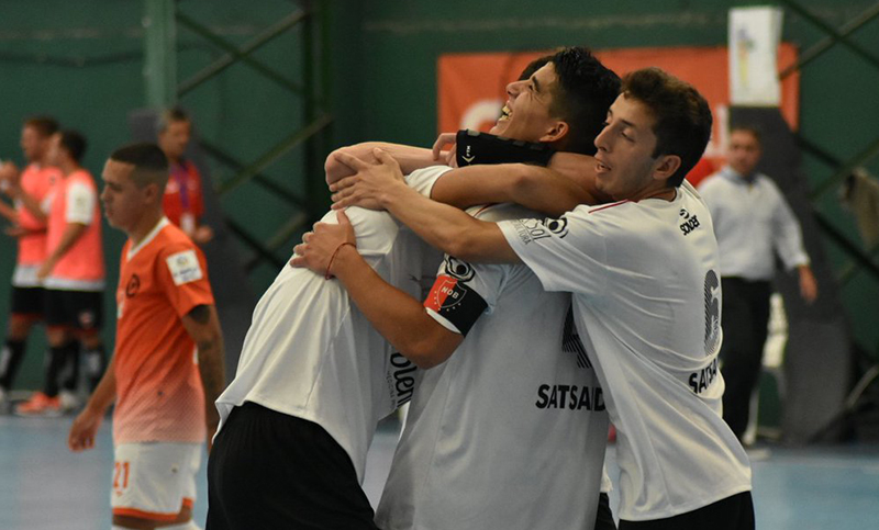 Newell’s con un triunfo hazañoso, llegó a la final de la Supercopa de futsal