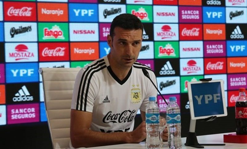 Scaloni: «Tengo que intentar que el equipo acompañe a Messi»