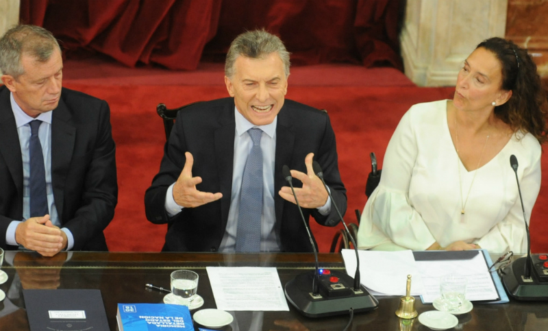Cambiemos se aferra a su primer amor a falta de logros propios