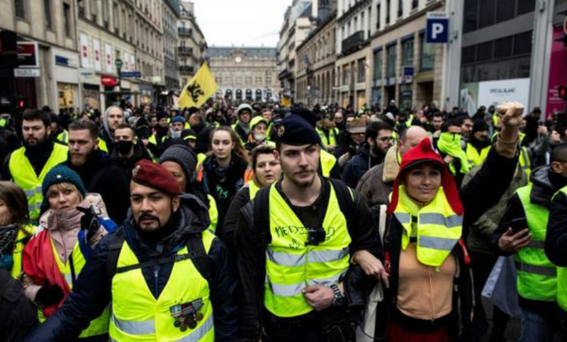 Decenas de miles de personas reclamaron mayor poder adquisitivo en Francia