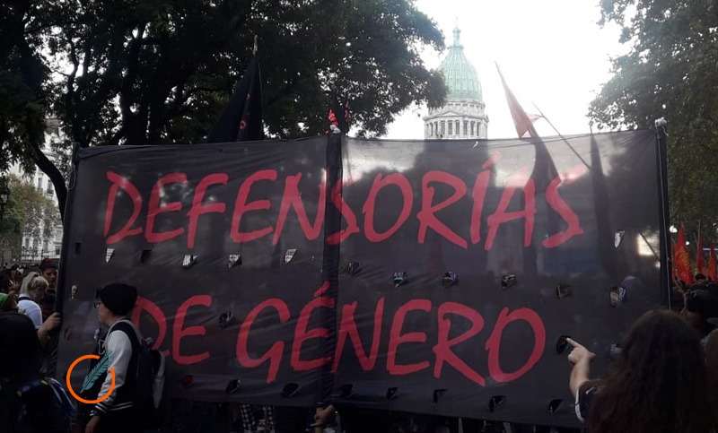 Miles de mujeres se concentraron frente al Congreso y marcharon a la Plaza de Mayo