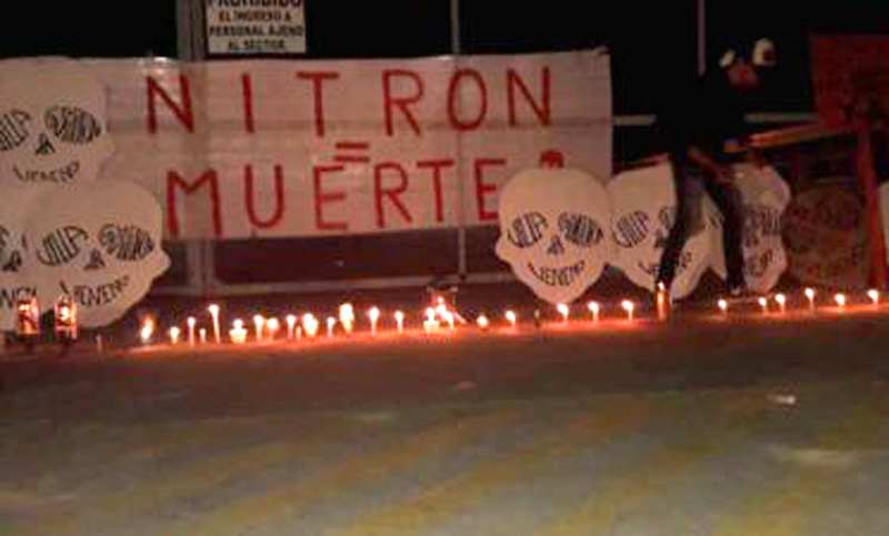 A la luz de las velas Villa Constitución se movilizó contra Nitron