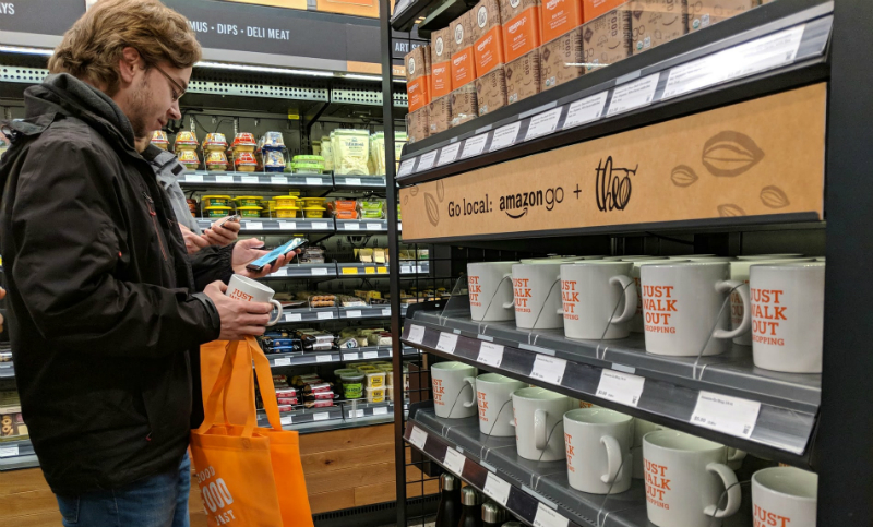 Amazon abrirá una docena de supermercados