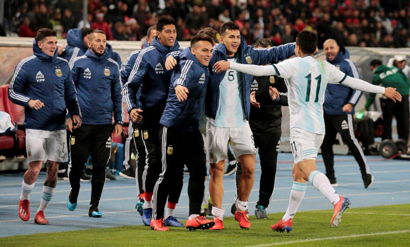 Argentina dio una mala imagen pero le ganó a Marruecos, en un partido signado por el viento