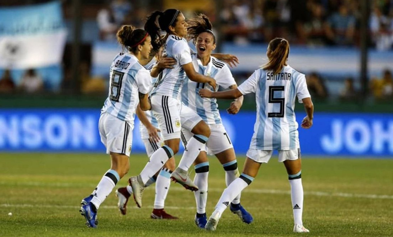 Argentina se postula para organizar el Mundial de fútbol femenino en 2023