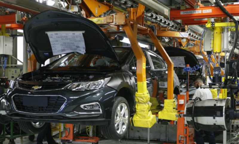 La producción de vehículos bajó 16,4% en febrero