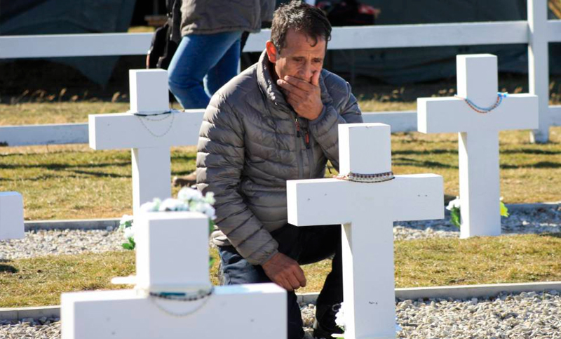Familiares de caídos en Malvinas piden al Estado que facilite vuelos a las islas