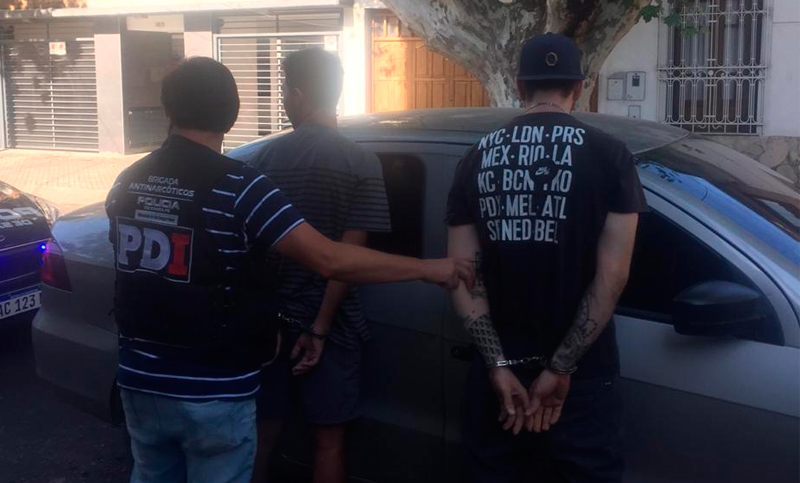 Detuvieron a dos personas con más 30 pastillas de éxtasis