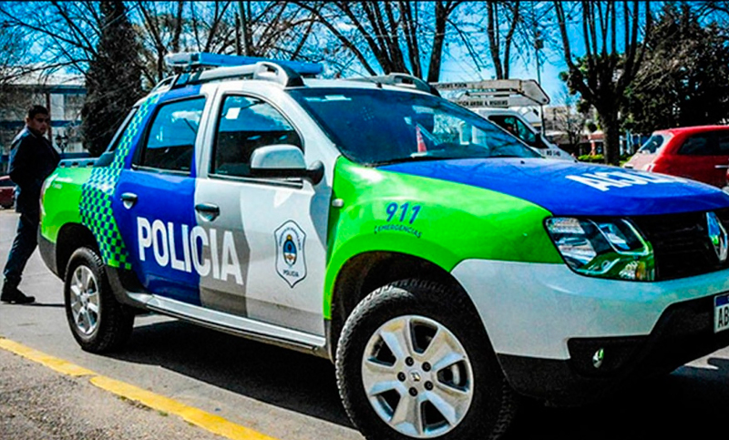 Una mujer fue arrojada por el balcón de su casa y por el crimen detuvieron a su pareja
