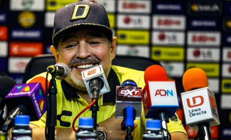 Maradona a Infantino: «No soy su obrero, soy técnico de Dorados y defiendo el fútbol»