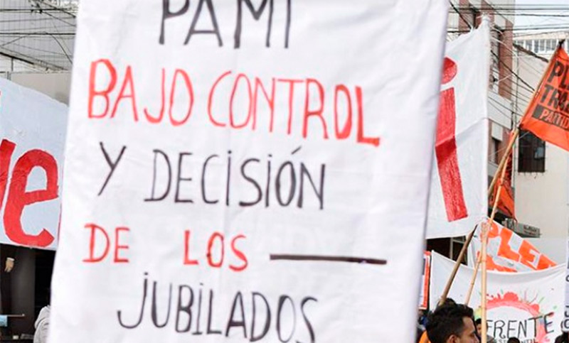 Jubilados protestaron frente al Pami contra las políticas del gobierno
