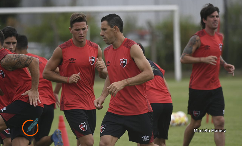 Maxi entre los concentrados y Fydriszewski afuera
