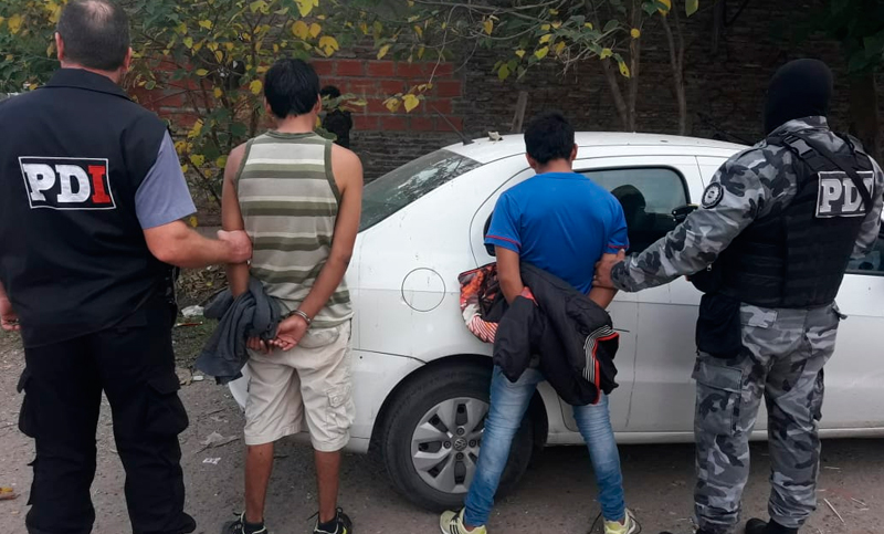 Allanamientos y dos detenidos por el crimen de un chico de 17 años