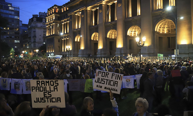 En Buenos Aires marcharon para respaldar a Ramos Padilla