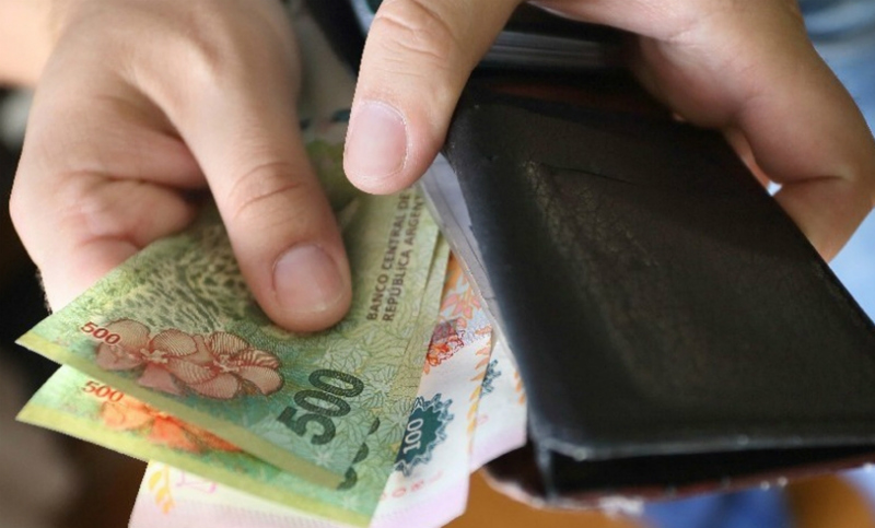 El salario registrado promedio caería cerca del 4% en 2019