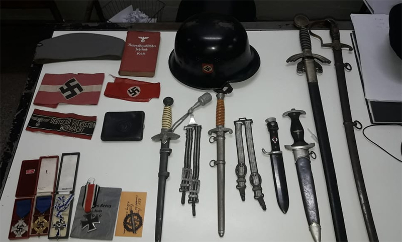 Secuestraron material bélico y símbolos nazis en una camioneta