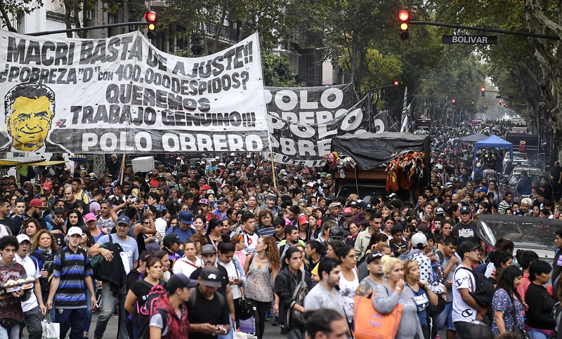 Masiva marcha en Buenos Aires contra el ajuste