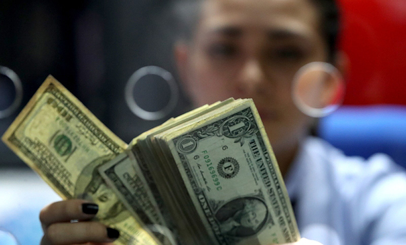 El Banco Central eliminó la «zona de no intervención» y vuelve a vender divisas para acotar la volatilidad