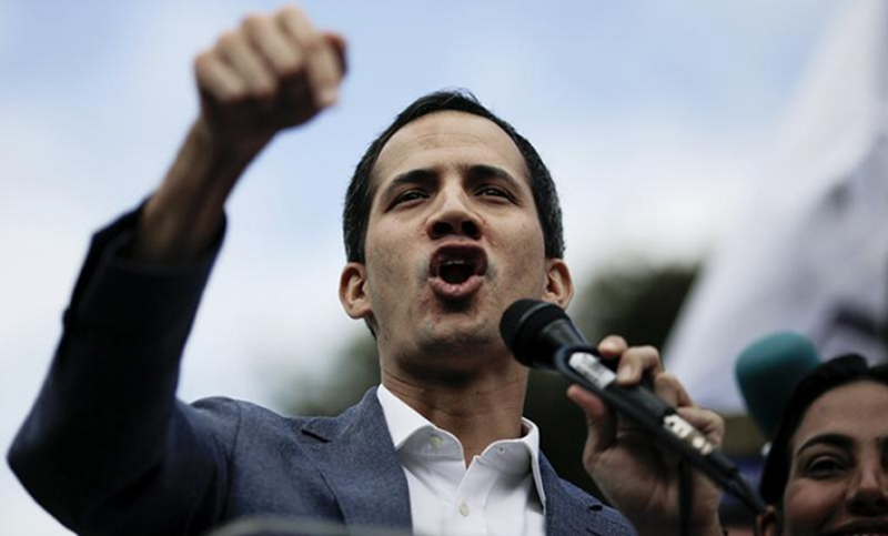 Guaidó llama a los trabajadores públicos a rebelarse contra el presidente Maduro