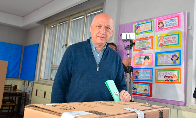 Bonfatti emitió su voto y habló de «un nuevo ciclo» para el Frente Progresista