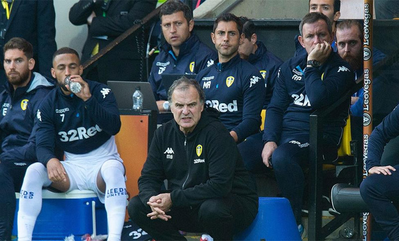 El Leeds de Bielsa perdió un partido increíble y complicó su ascenso