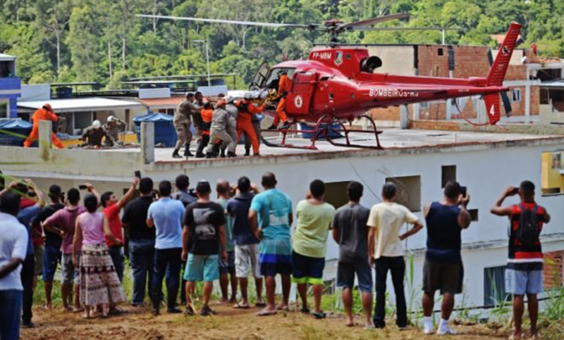 Sube a 10 el número de muertos tras derrumbe de edificios en Rio
