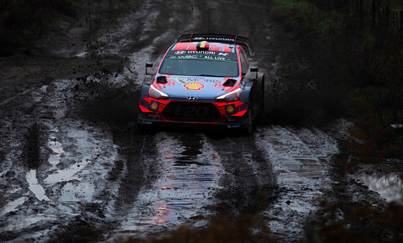 Neuville sigue a paso firme en el Rally Mundial
