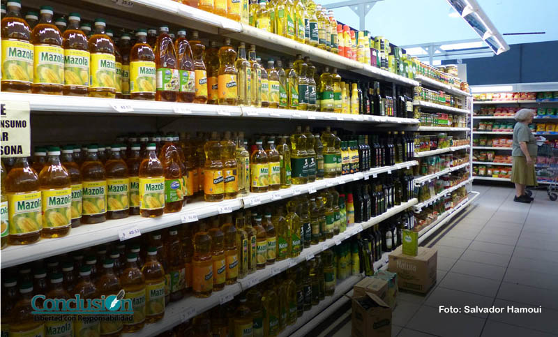 Las ventas en supermercados cayeron 12,1% y 17,6% en los shoppings