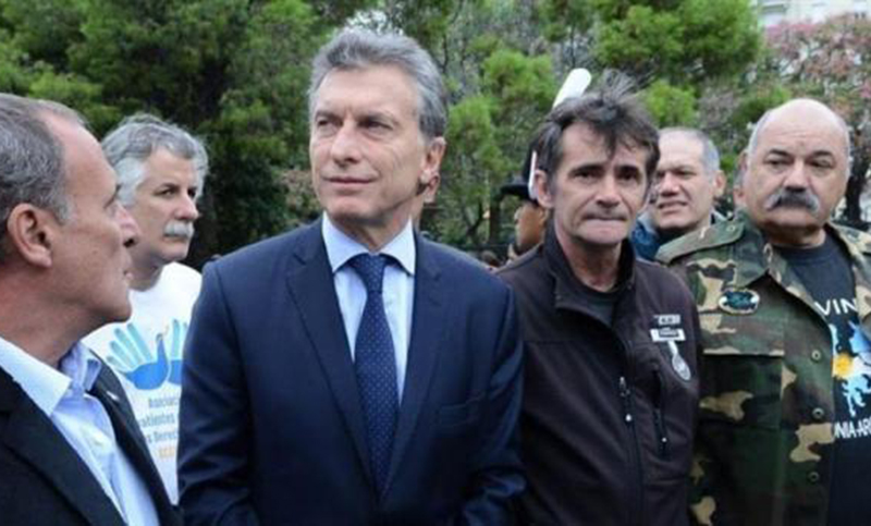 Macri rinde homenaje en Olivos a los soldados caídos en Malvinas