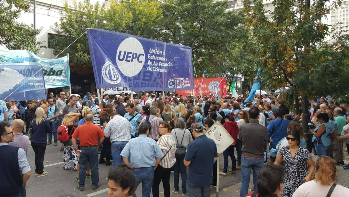 Marchas y manifestaciones en varias ciudades contra las medidas de Macri