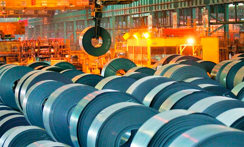 La producción de acero crudo cae 30,7% interanual en marzo