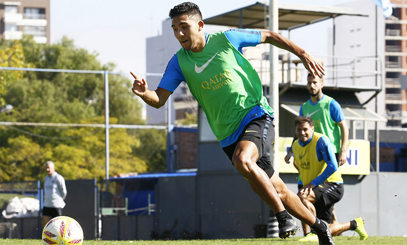 Alfaro ensayó con Tevez, Zárate y Reynoso pero sin Nández