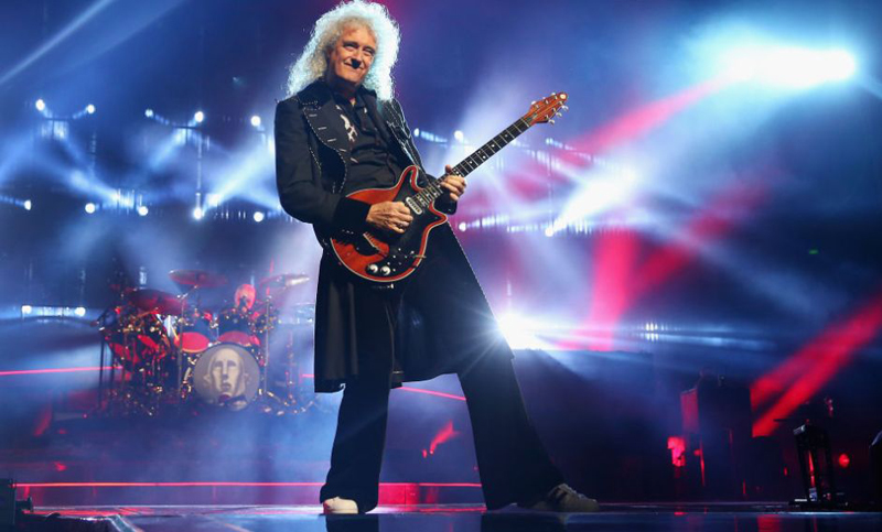 Brian May entrega su tesis doctoral 36 años despues de comenzarla